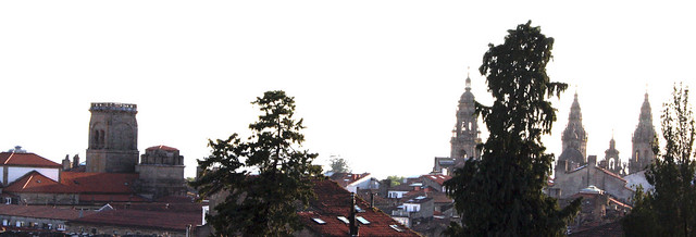 As torres da Catedral e San Agustín dende Bonaval 