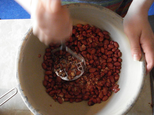 Mashing red kidney beans