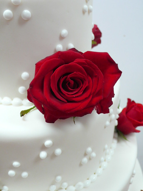 Red Roses White wedding cake 2