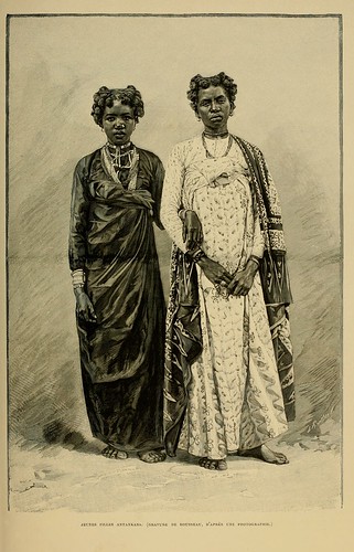 012-Jovenes mujeres Antankara-Madagascar finales siglo XIX