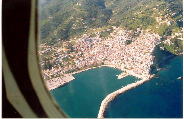  Θεσσαλία - Σκόπελος Το λιμάνι από το αεροπλάνο 