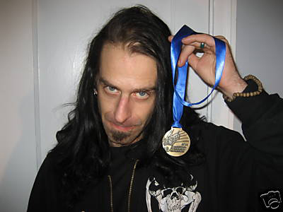 Randy Blythe con su medalla