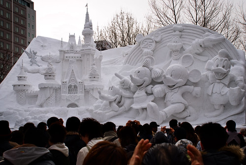 Las enormes construcciones de nieve de Odori Park. Sapporo (3)
