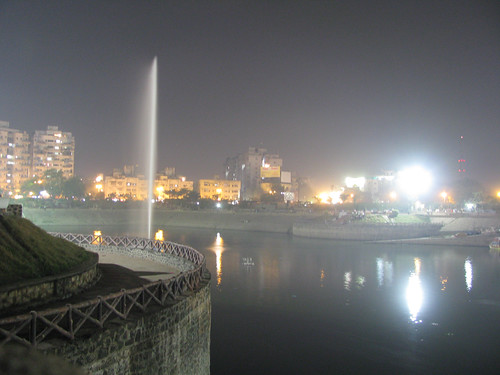 Places to visit in Gujarat: Vastrapur Lake,Ahmedabad-www.vishvabhraman.com
