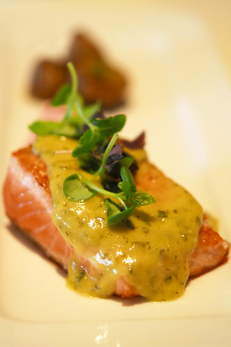 Grilled salmon with Bernaise sauce and potatoes - DSC_2298