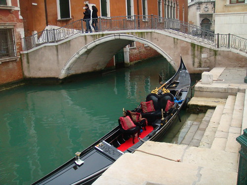 Gondola sobre un canal
