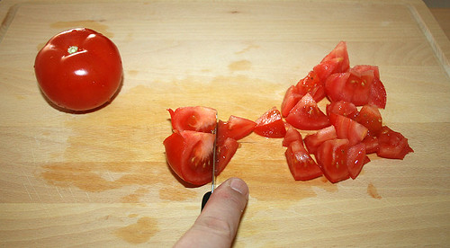 11 - Tomate schneiden