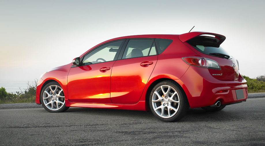MAZDASPEED3's air scoop feeds cool air into the turbocharger's intercooler