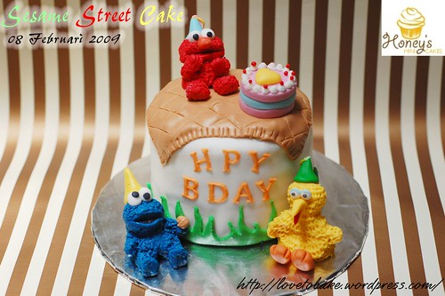 sesame street cupcakes. sesame street cake