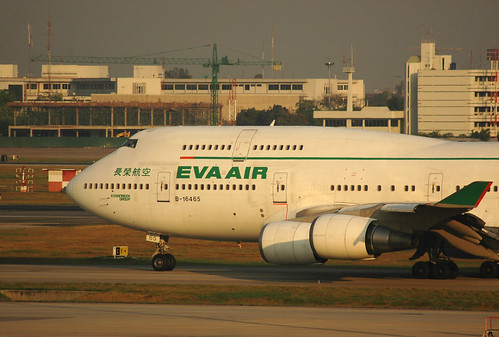 EVA AIR Boeing 747-400 B-16465