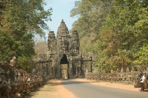 p368903-Cambodia-Ankor_Wat_-_Stone_Drive_Through