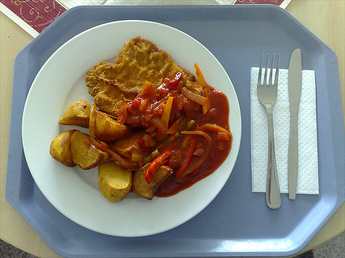 Schnitzel mit Letscho & Backkartoffeln