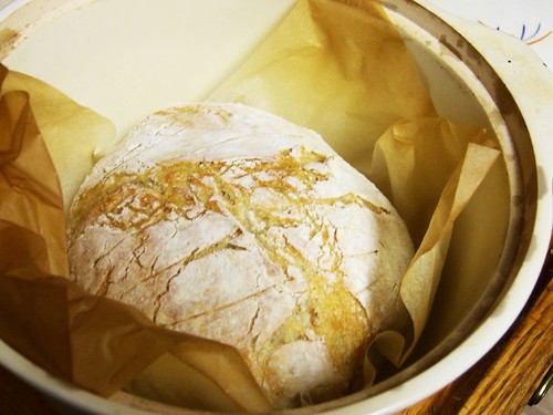 bread in clay pot