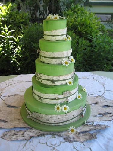 perfect outdoor wedding cake