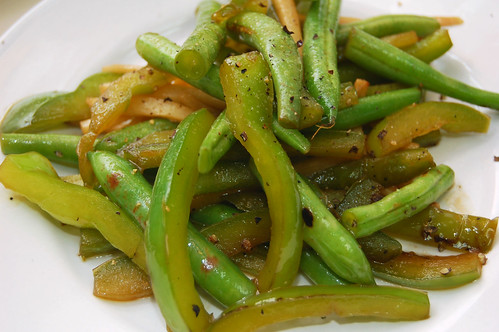 Grean Bean and Green Bell Pepper Stir Fry with Ginger