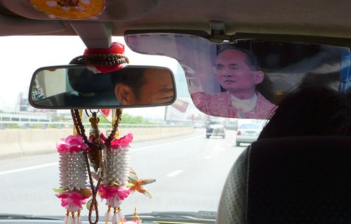 thais love their king, bangkok