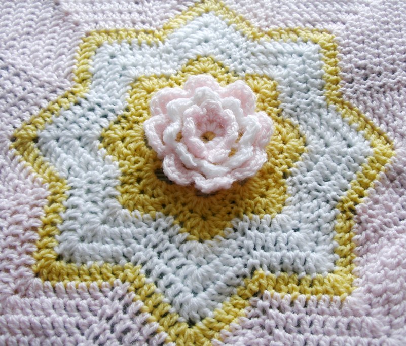 Flower snuggle blanket - centre