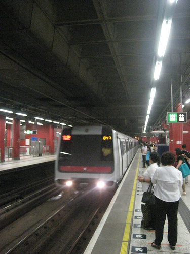 Train Platform at Tsuen Wan MTR
