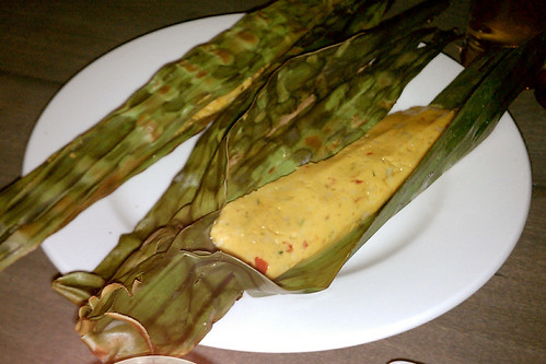 Otah (spicy mackerel & coconut grilled in banana leaf) 
