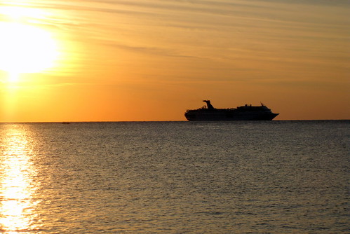 cruise_ship_departs_cozumel
