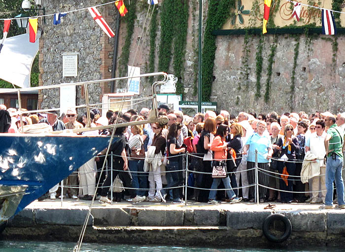 boat-queue-portofino-3135