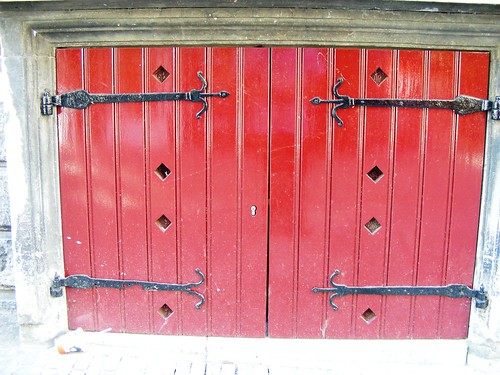 fensterläden holz Red shutters picture photo bild