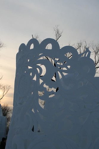 Snow sculpture (by niklausberger)