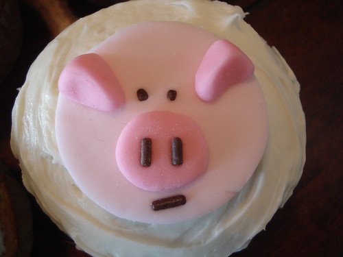 easter cupcakes fondant. Fondant Piggy Easter Cupcake