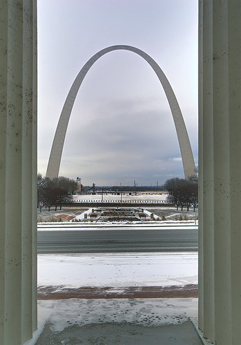 Old Courthouse, Jefferson National Expansion Memorial, in Saint Louis, Missouri, USA - view of Gateway Arch between columns