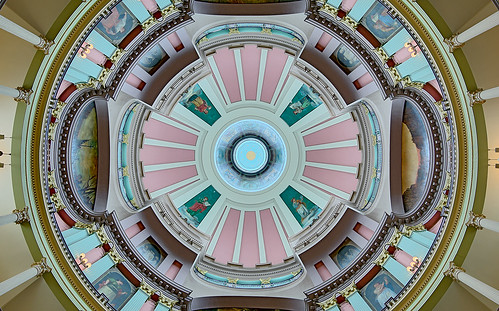 Old Courthouse, Jefferson National Expansion Memorial, in Saint Louis, Missouri, USA - centered view up into dome