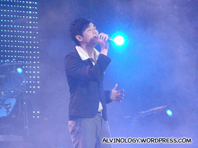 Taiwanese singer who not only is a friend of Soda Greens Qin Feng, but also sings and looks like him