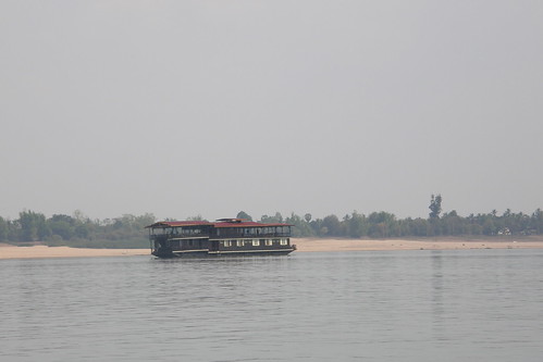 084.湄公河上的觀光渡輪