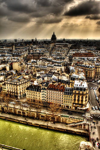 Vista del Panteón desde Notre Dame de París. The Pantheon viewed from Notre Dame Cathedral. Paris