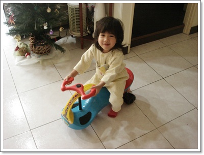 GIGI的三歲生日禮物—「扭扭車」（2.11ys）