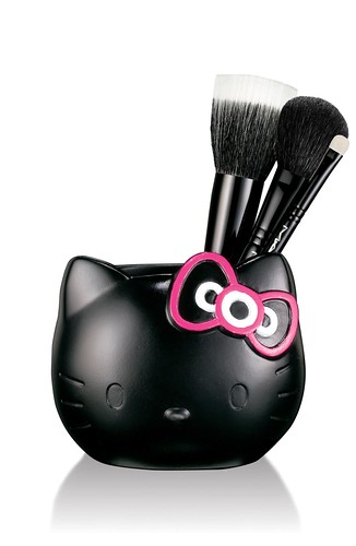 MAC Hello Kitty Brush Collection_刷具系列_NT$2,200 by you.