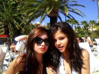 pictures of selena gomez and demi. Demi Lovato and Selena Gomez