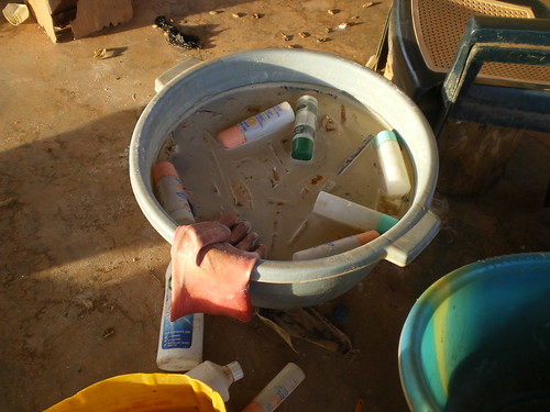 poor wash facilities - Installation de lavage rudimantaire