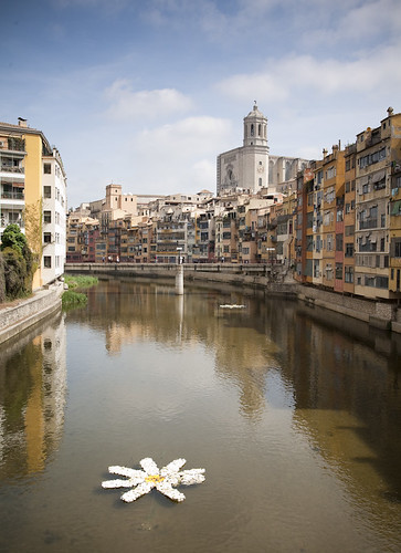 River crossing Girona decorated during temps de flors