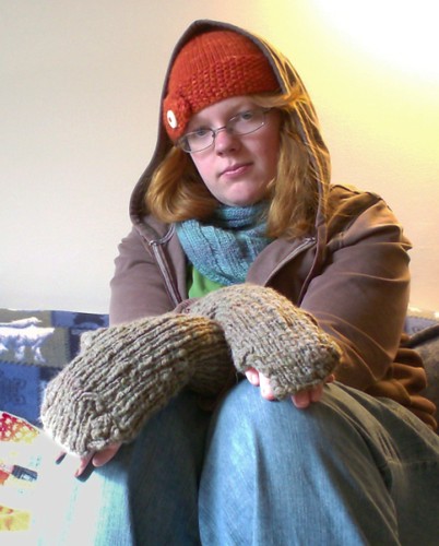 Joyuna free knitting pattern Alethiometer Mitts inspired by The Golden Compass movie Lyra Belacqua