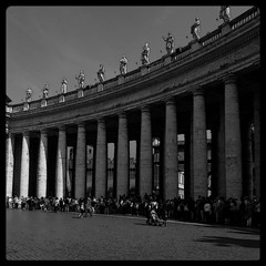 Colonnade de Saint Pierre de Rome 3;jpg