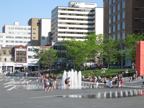 place des festivals on an ordinary day