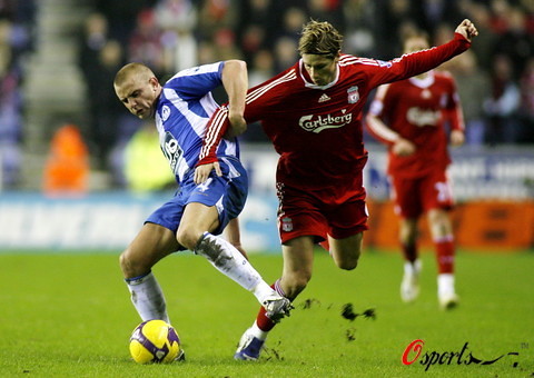 Lee Cattermole of Wigan Athletic tackles Fernando Torres of Liverpool.--------------------..Barclays Premier League.Wigan Athletic v Liverpool.28 January 2009 by soccergoalx.com.