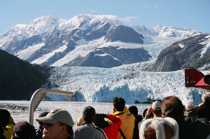 cruise glacier & mountains