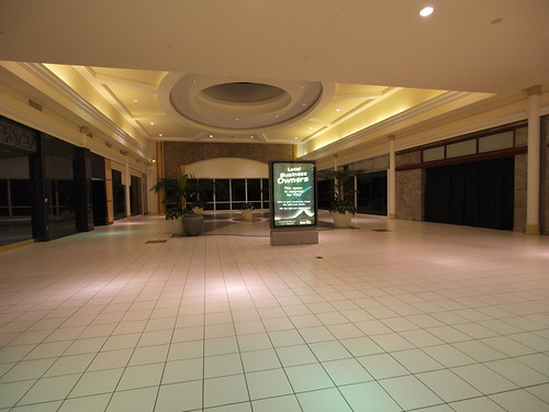 Dead section of West Oaks Mall
