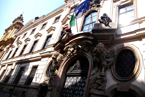 你拍攝的 義大利大使館。