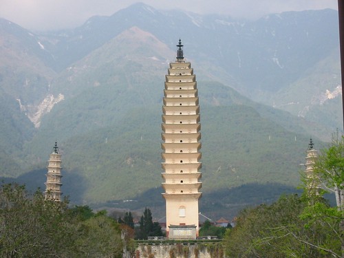 Drie mistige pagodes in Dali