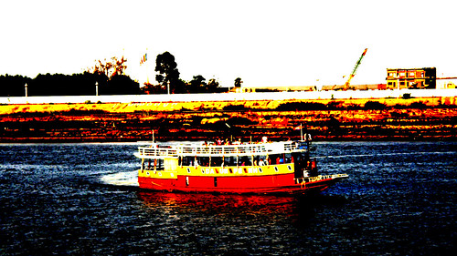 082.洞里薩河(Tonle Sap)上的渡輪滿滿都是乘客