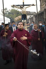 Padrecito Posero / Poser Priest