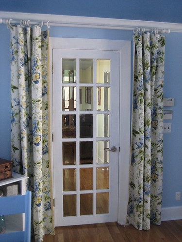 guest room door drapes