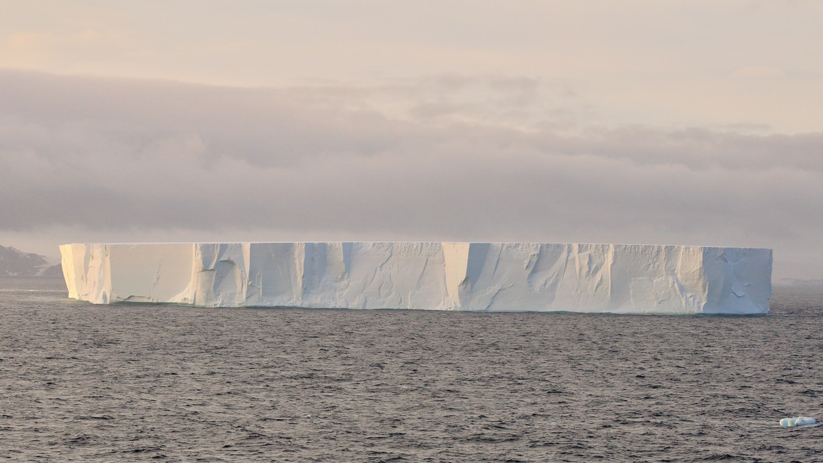 A giant iceberg @ Antarctic Sound